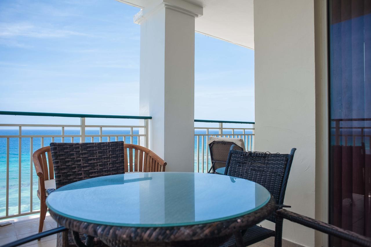 Palmyra Luxury Beach Condos Монтего Бей Екстериор снимка