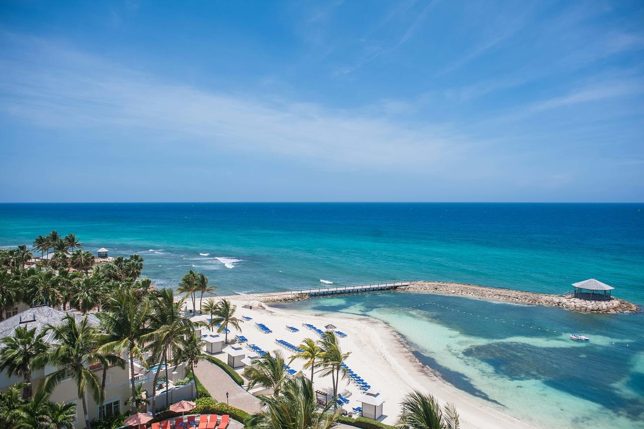 Palmyra Luxury Beach Condos Монтего Бей Екстериор снимка