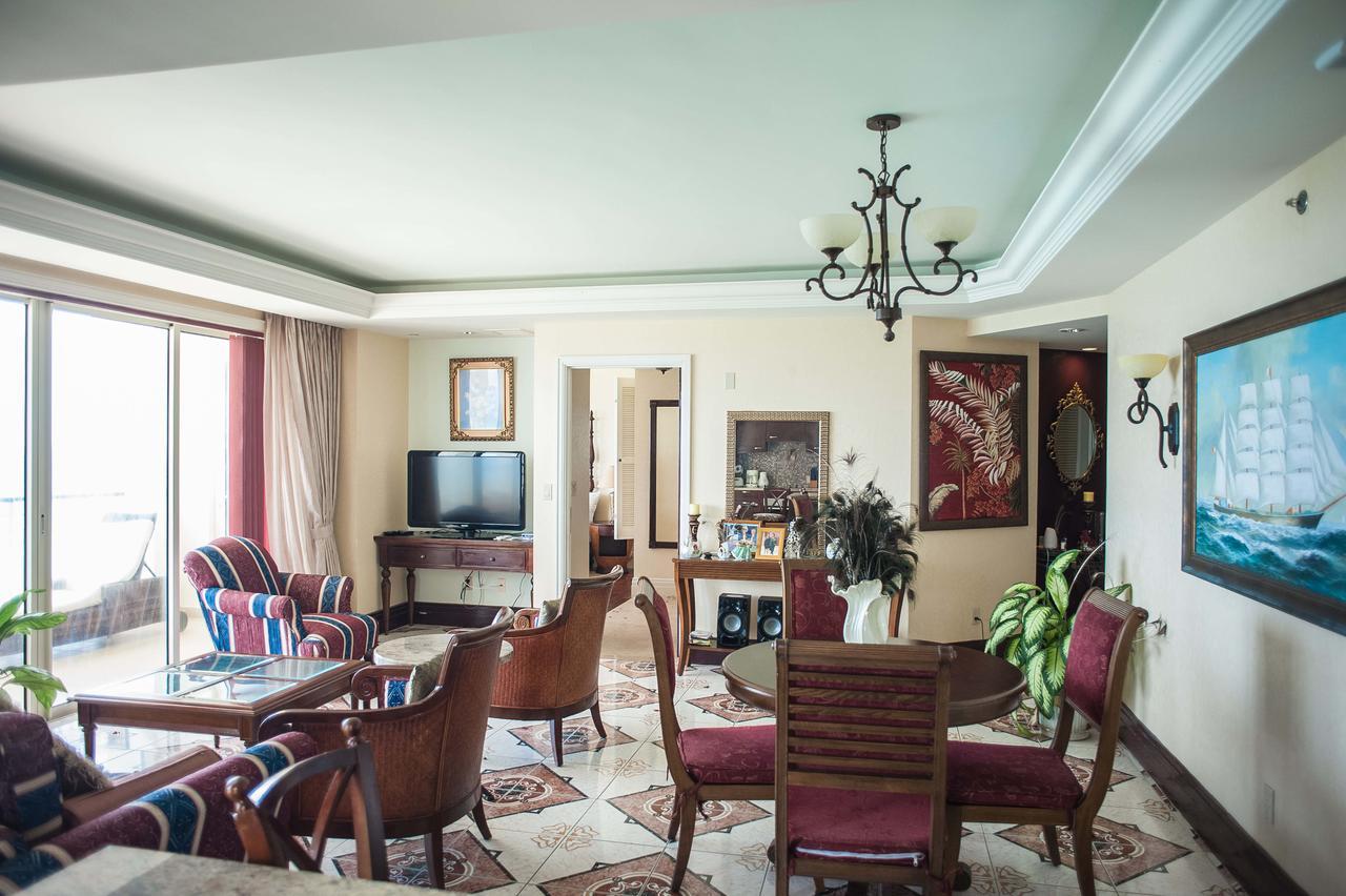 Palmyra Luxury Beach Condos Монтего Бей Екстериор снимка