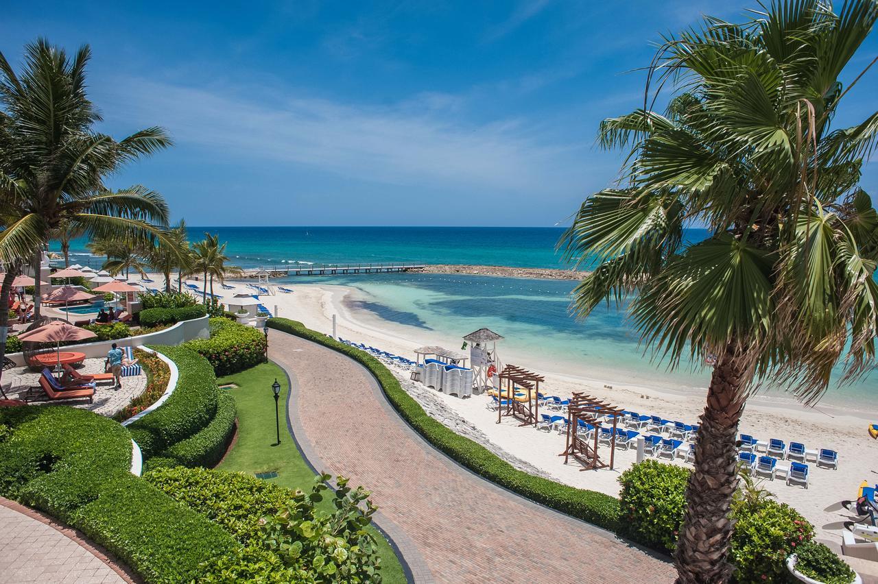 Palmyra Luxury Beach Condos Монтего Бей Екстериор снимка
