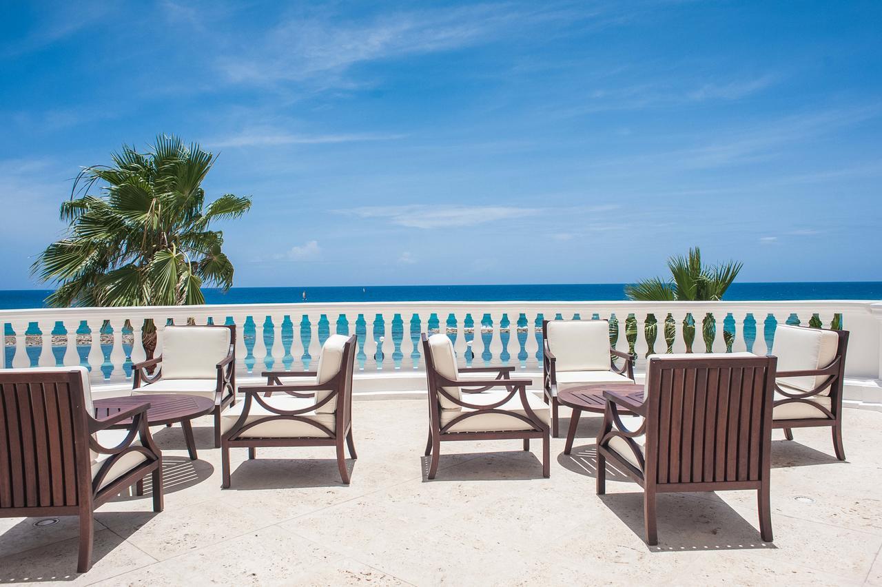 Palmyra Luxury Beach Condos Монтего Бей Екстериор снимка