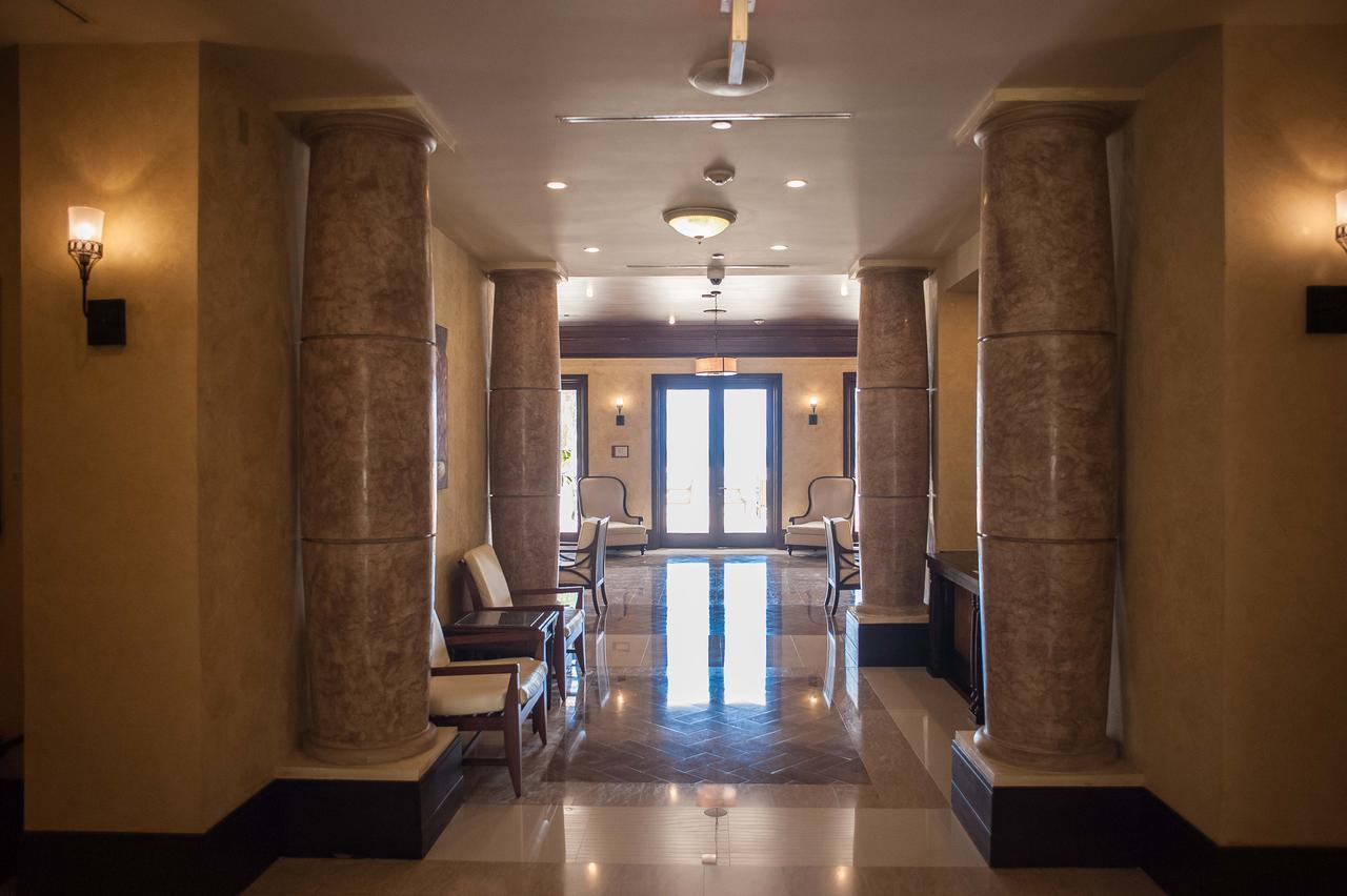 Palmyra Luxury Beach Condos Монтего Бей Екстериор снимка