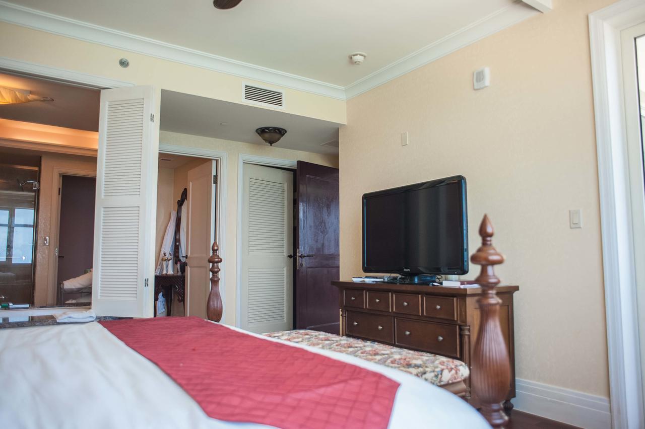 Palmyra Luxury Beach Condos Монтего Бей Екстериор снимка