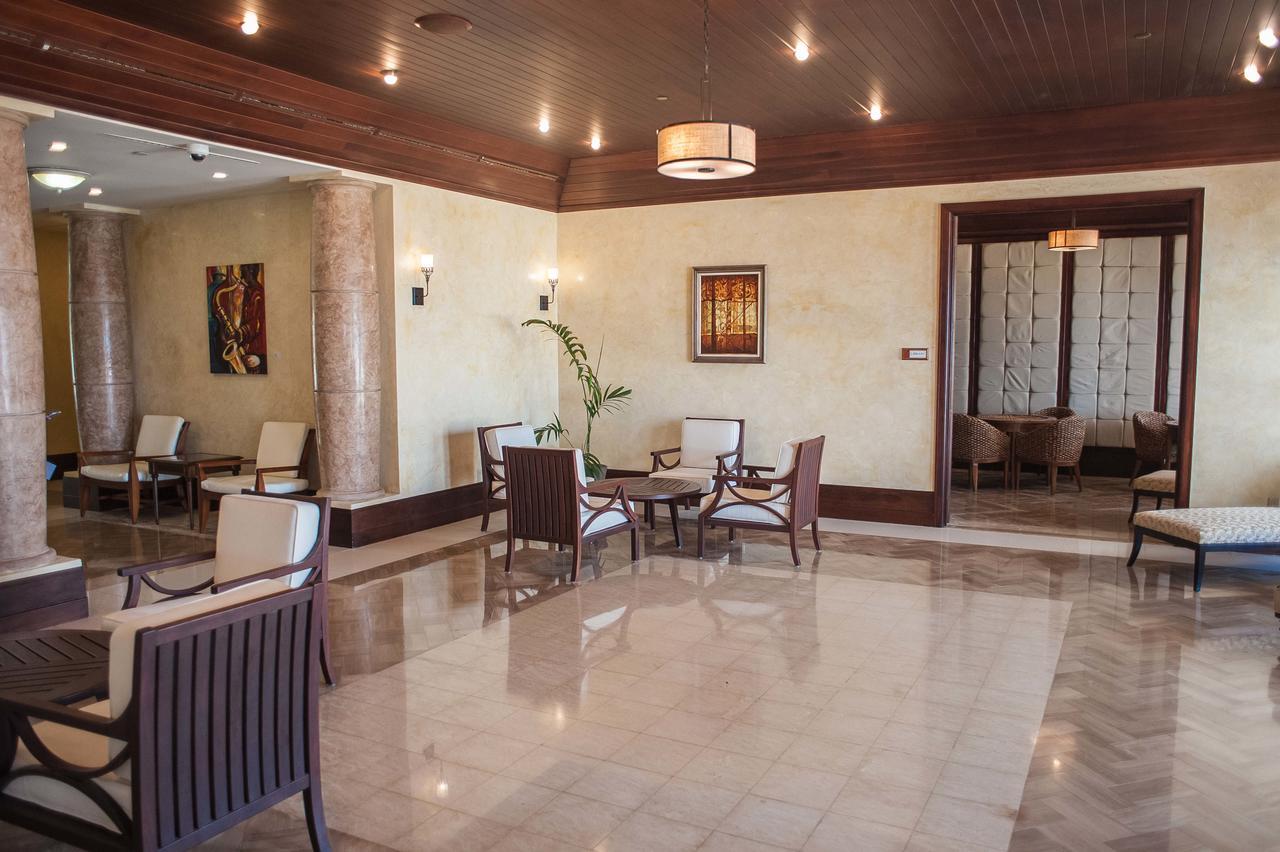 Palmyra Luxury Beach Condos Монтего Бей Екстериор снимка