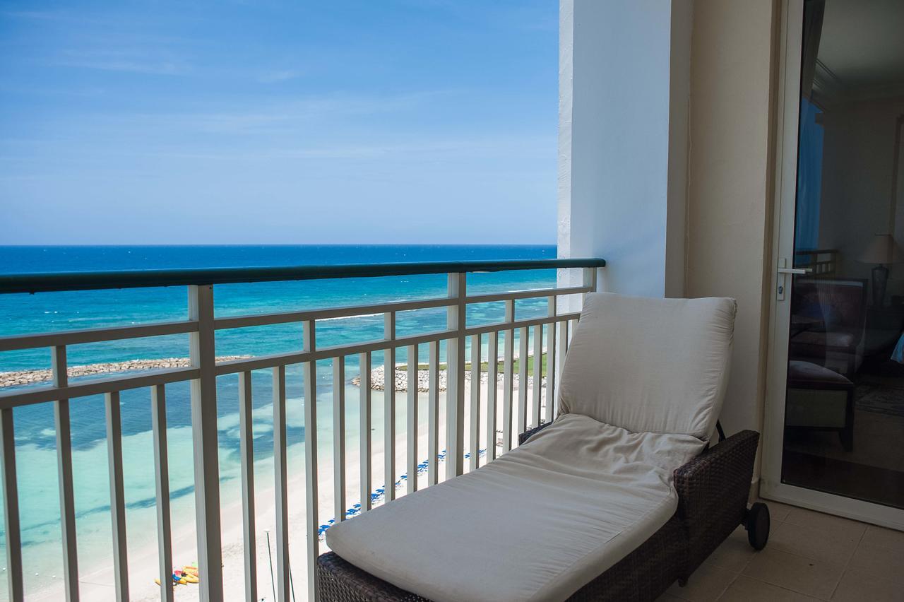 Palmyra Luxury Beach Condos Монтего Бей Екстериор снимка