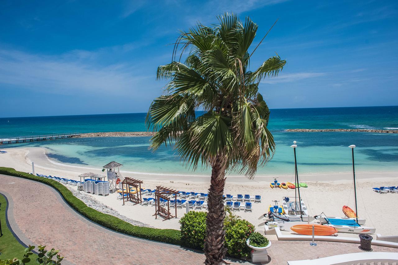 Palmyra Luxury Beach Condos Монтего Бей Екстериор снимка